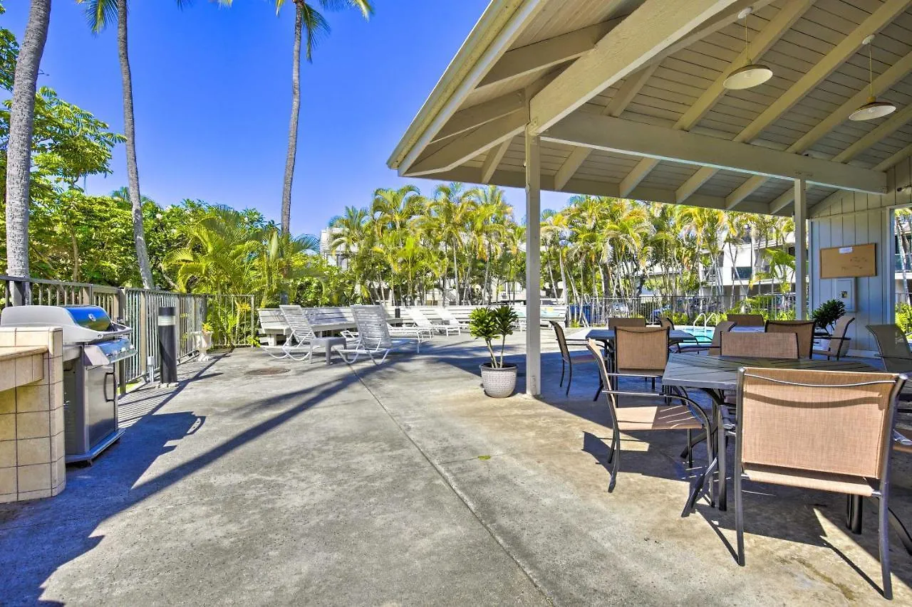 Big Island Condo With Pool Access Walk To Beach! Kailua-Kona